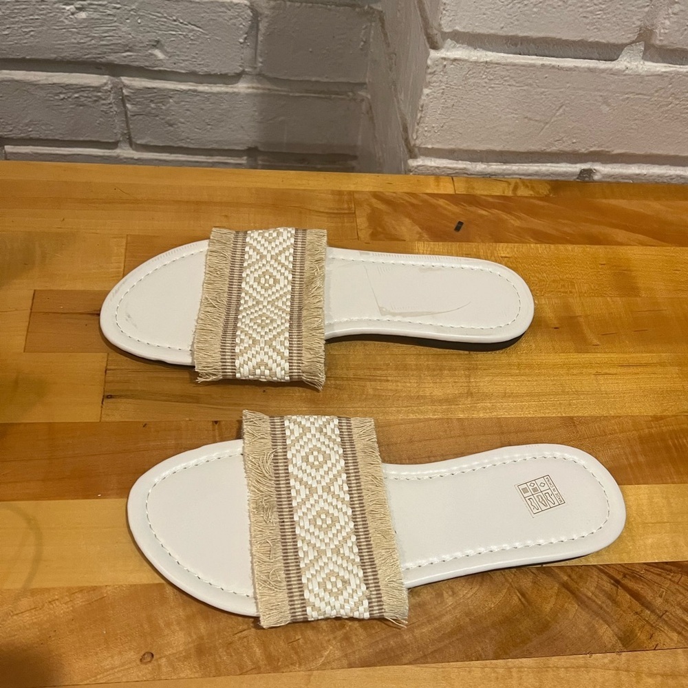 #11 Sandals - Picture 4 of 7